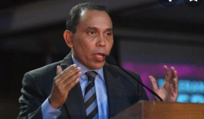 Radhamés Jiménez defiende participación de exmilitares y expolicías como delegados en colegios electorales