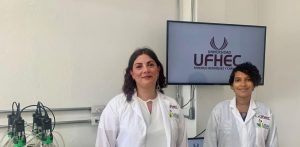 Las investigadoras Rosy Paletta, estudiante de segundo año del doctorado en Ciencias y Tecnologías de la Vida de la Universidad de la Calabria (UNICAL) de Italia y la Dra. Yessica Castro, investigadora de la UFHEC.