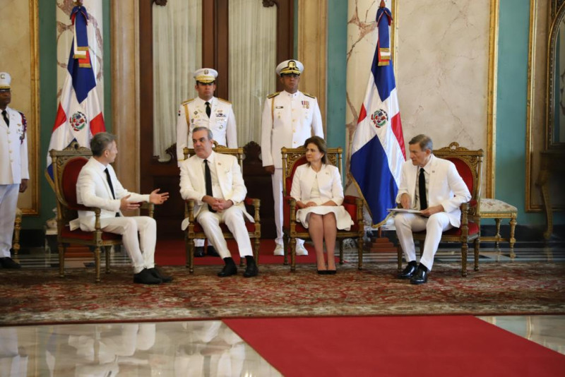 Abinader recibe en Palacio Nacional las cartas credenciales de 8 embajadores