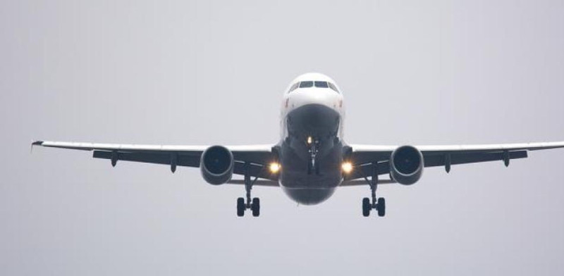 Avión aterriza de emergencia debido a pasajero con «diarrea explosiva»
