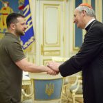 El Vaticano califica de “útil” la visita de Zuppi a Ucrania