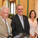 Abel Martínez condena que Abinader haya concedido la nacionalidad a Vargas Llosa