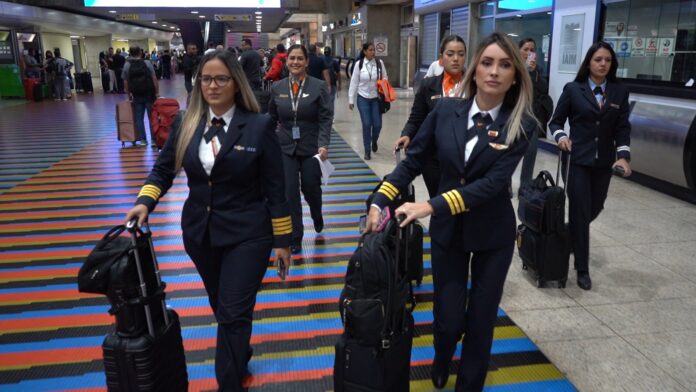 Conviasa realiza primer vuelo internacional con una tripulación femenina