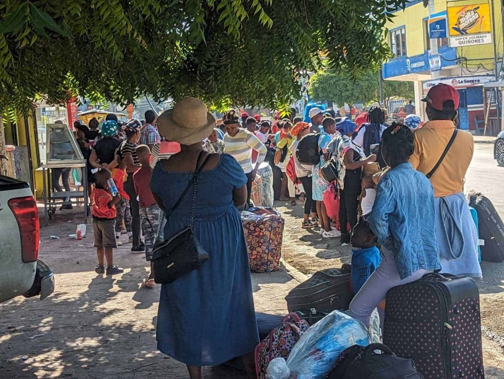 Miles de haitianos retornan voluntariamente hacia Haití tras el conflicto del Masacre