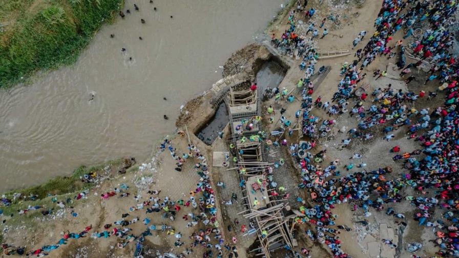 Campesinos haitianos reciben miles de dólares en donaciones para costruir canal en río Masacre