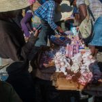 Haitianos siguen recibiendo productos gracias al contrabando desde  República Dominicana