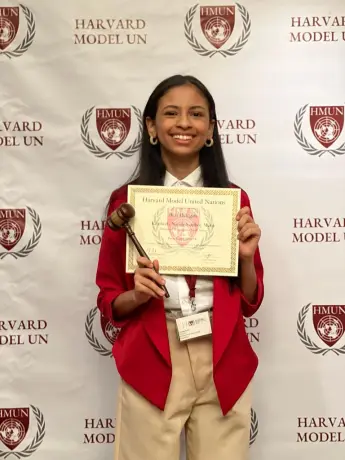 Estudiante meritoria dominicana gana primer lugar en el Harvard Model United Nations 2024