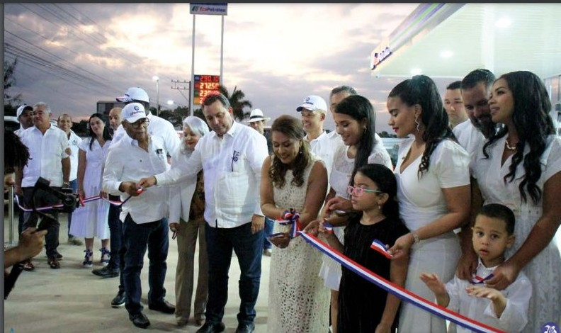 Inauguran estación de combustible EcoPretróleo en Cotuí