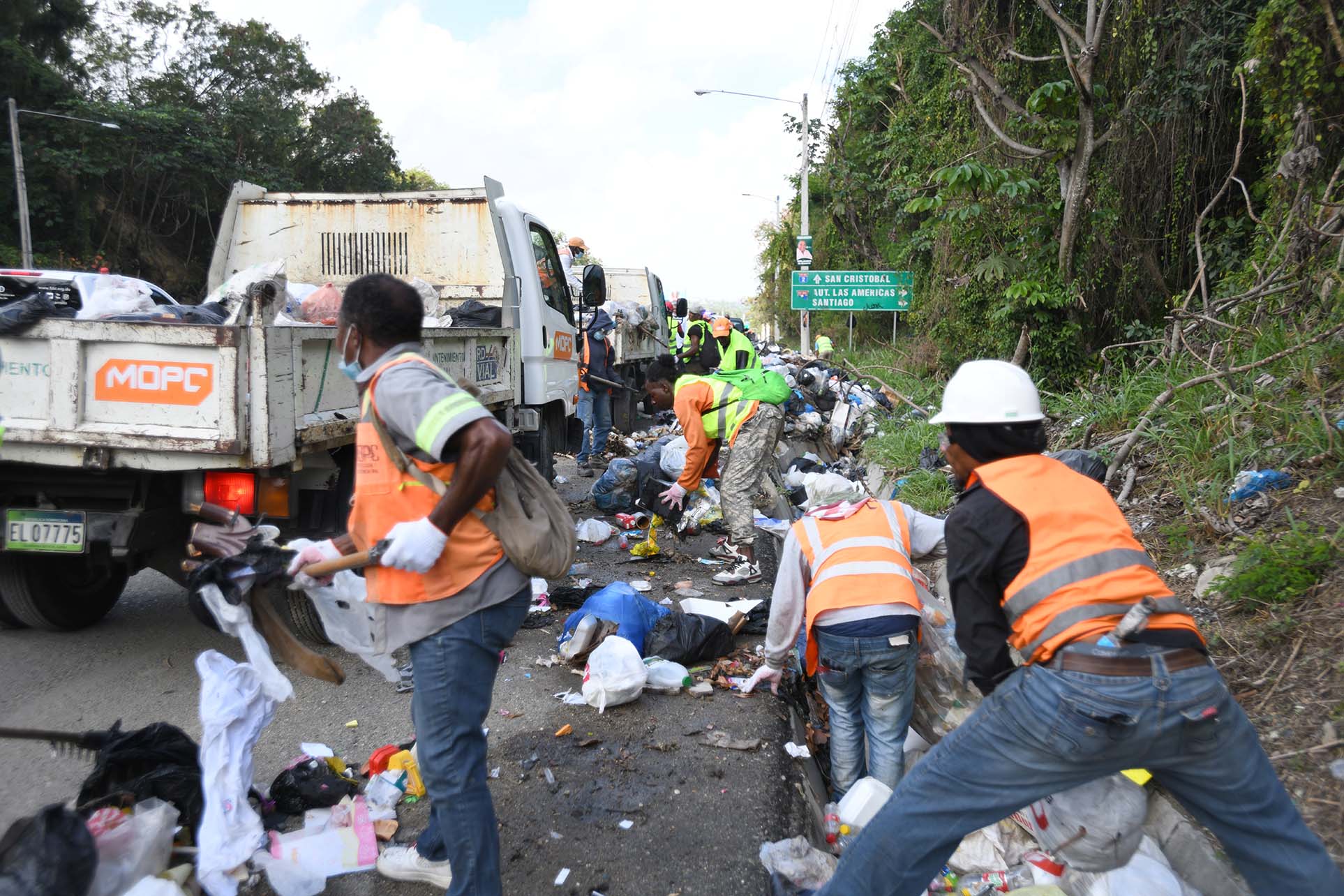 Obras Públicas recoge 240 toneladas de desechos sólidos en las vías