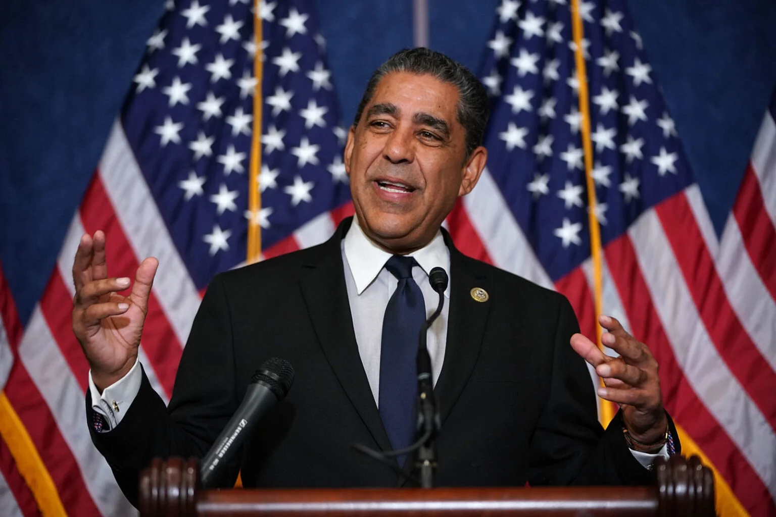 ADRIANO ESPAILLAT: Presupuesto de EE. UU. en 2024: una gran victoria para RD