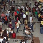 Dicen 4,300 dominicanos regresan al país