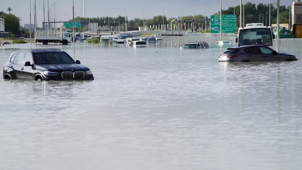 ¿Cuál es la causa de las lluvias torrenciales en Dubái?