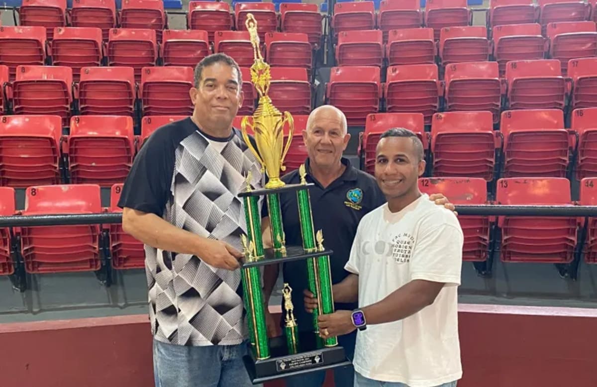 Leones y Titanes triunfan en torneo de baloncesto