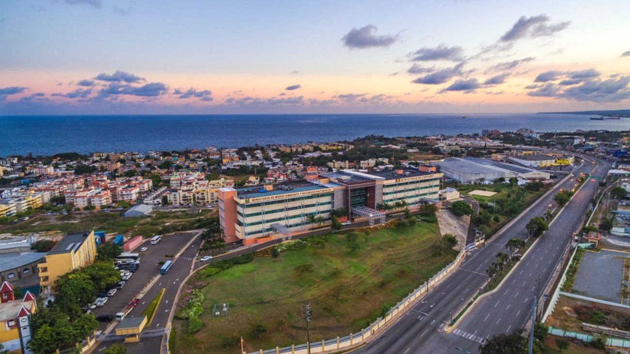 Inician construcción puerto de Barahona