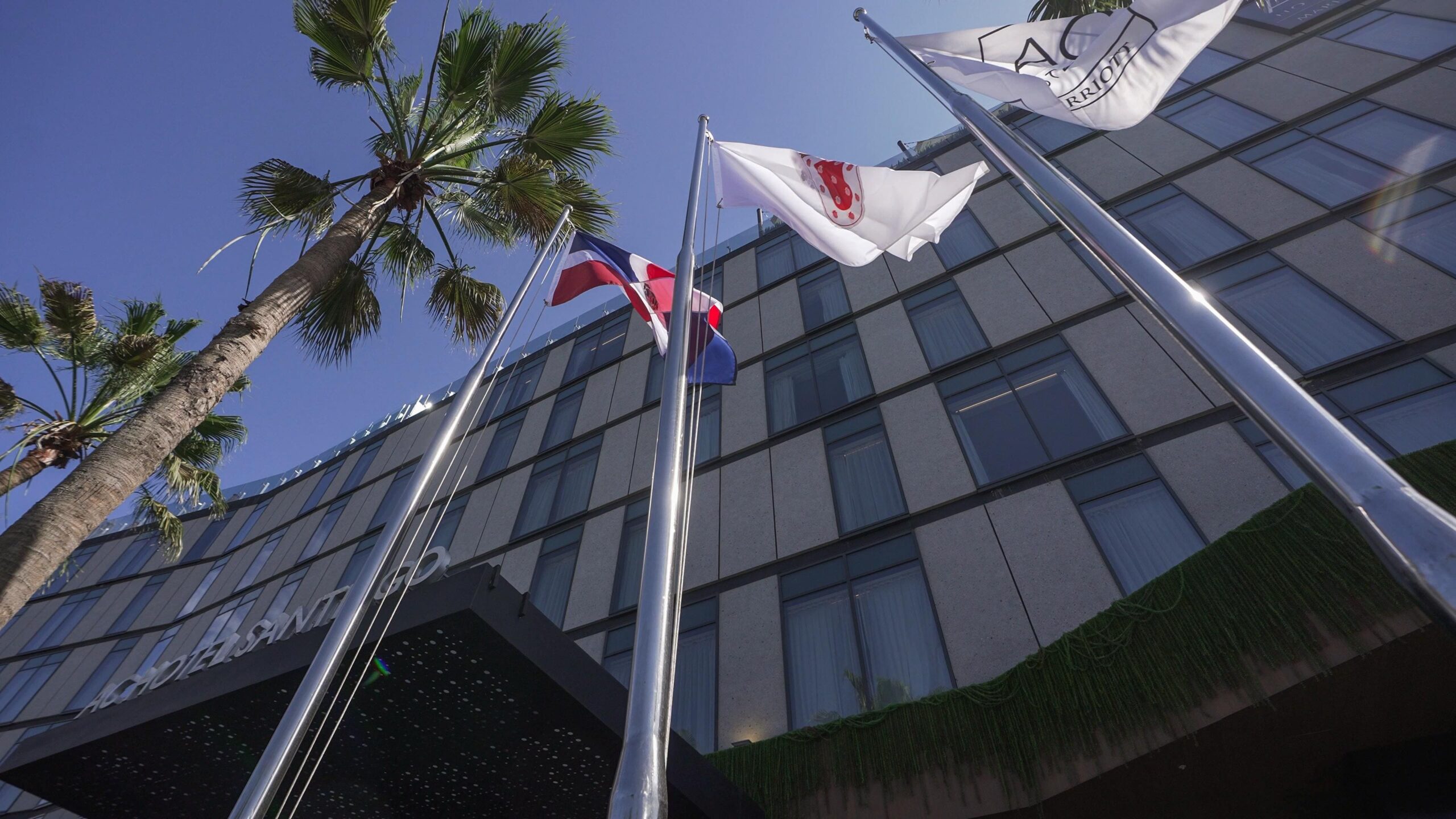 AC hotel inicia operaciones en Santiago