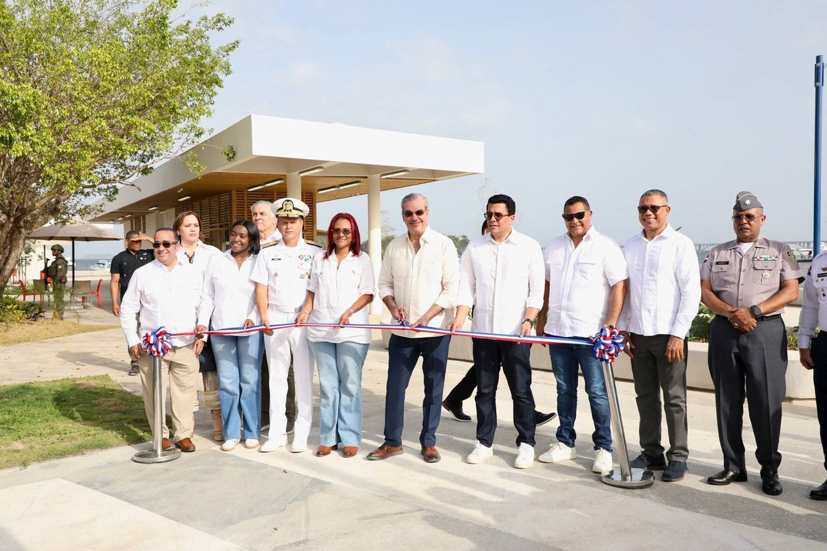 Presidente inaugura malecón de Samaná