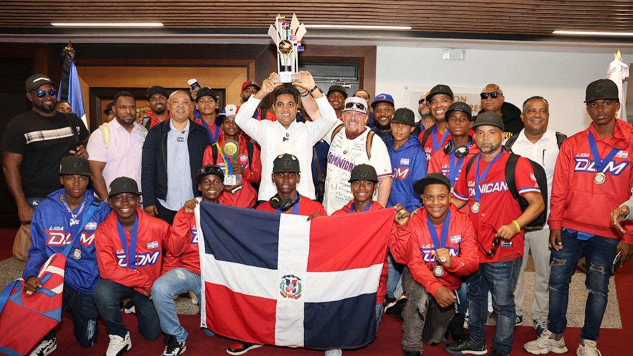 Ministro de Deportes recibe campeones Serie del Caribe Kids