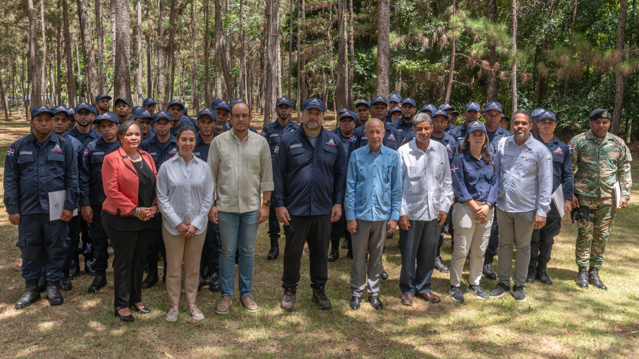 Capacitan guardaparques para conservación del pico Duarte