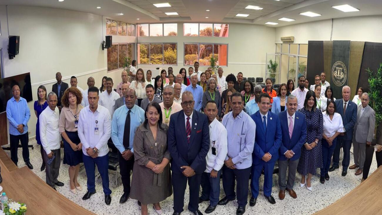 Contralor transmite mensaje anticorrupción a estudiantes de Uteco